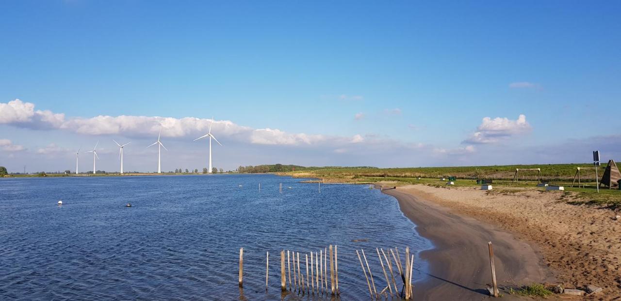 Gastenverblijf Goudswaard Exterior photo